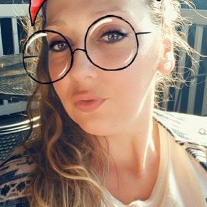 Meet your Posher, Leslie